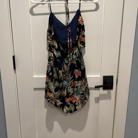 Darling tie in the front romper. Navy, floral open midriff - Picture 2 of 3